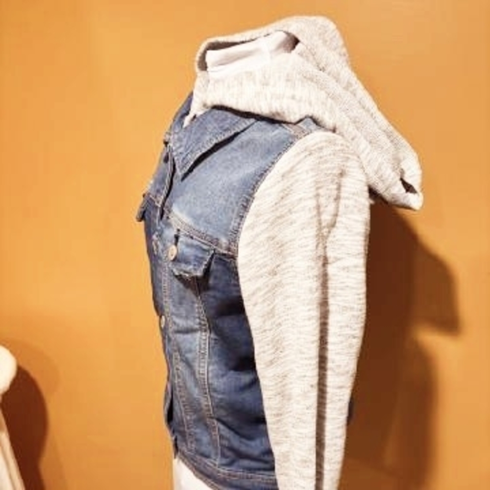 Cat & Jack Girls Denim Jacket with Gray Sleeves - Picture 2 of 6